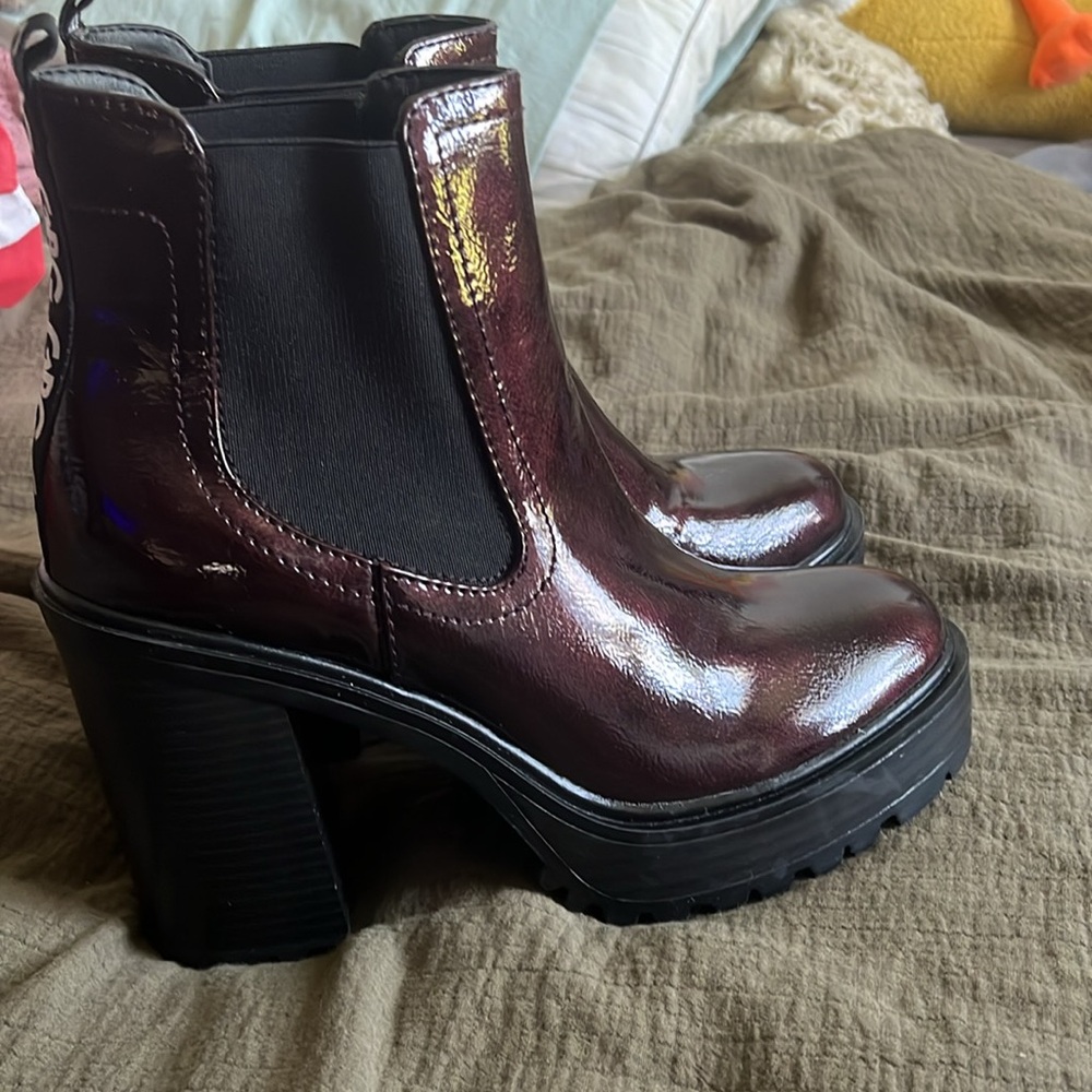 GBG Los Angeles by Guess Black and Purple Heeled Boots Burgundy Glossy Size 9